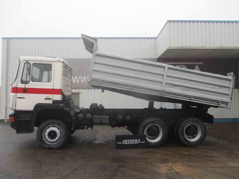MAN 26 322 ZF Manual , 6x4 , 3 way tipper , Spring suspension - Tipper: picture 2