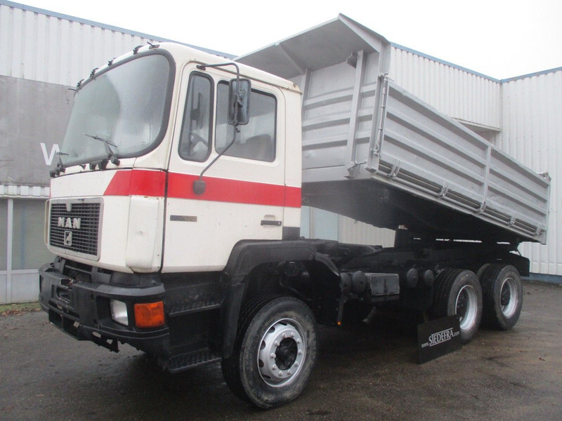 MAN 26 322 ZF Manual , 6x4 , 3 way tipper , Spring suspension - Tipper: picture 1