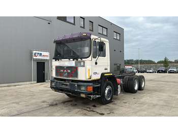 MAN 26.372 (BIG AXLE / STEEL SUSPENSION / 6 CYLINDER WITH MANUAL PUMP) - Cab chassis truck: picture 1