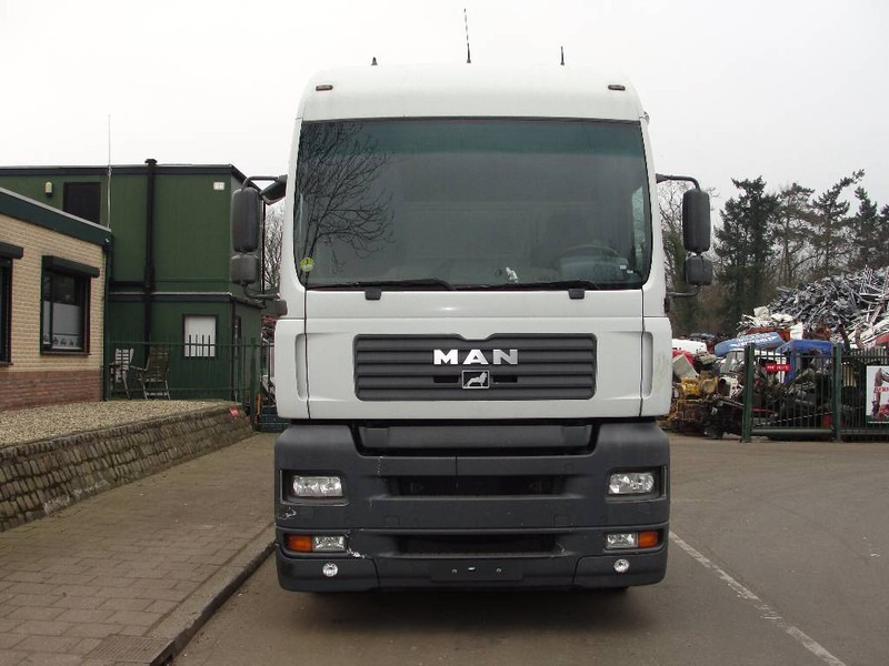 Cab chassis truck MAN 26.460 6X2: picture 2