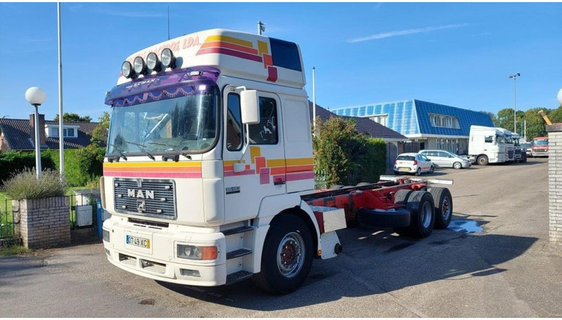 MAN 26.463 26 463 6x2 Chassis Manual - Cab chassis truck: picture 1