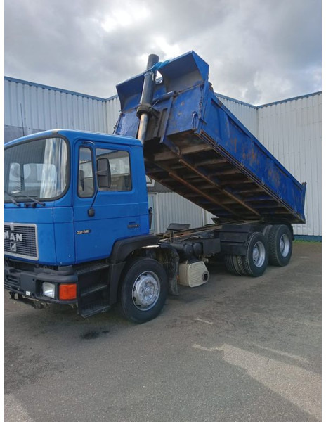 MAN F2000 , 32-322 , 6x4 , ZF Manual , 3 Way Tipper , Spring Suspension - Tipper: picture 1