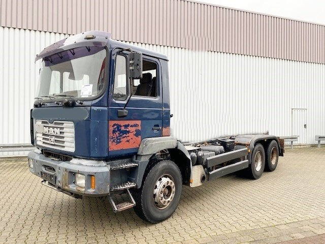 MAN T40 26.364/414 6x4, 6-Zylinder T40 26.364/414 6x4, 6-Zylinder - Cab chassis truck: picture 1