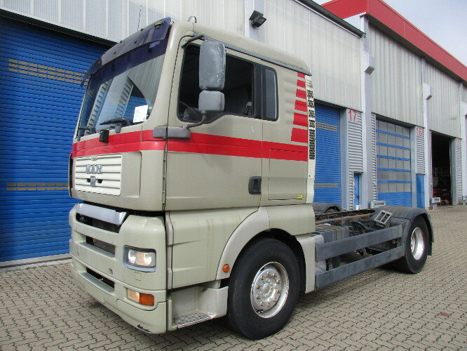MAN TGA 18.360 4x2 Standheizung/Klima/Sitzhzg./eFH. - Cab chassis truck: picture 1