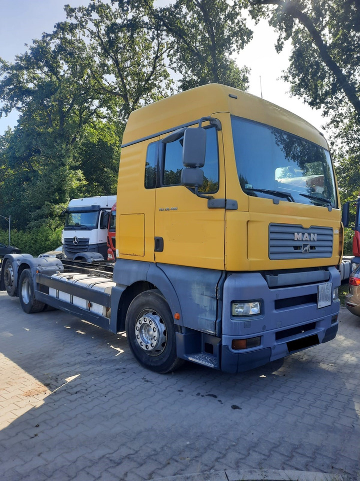 MAN TGA 26.400 - Cab chassis truck: picture 1