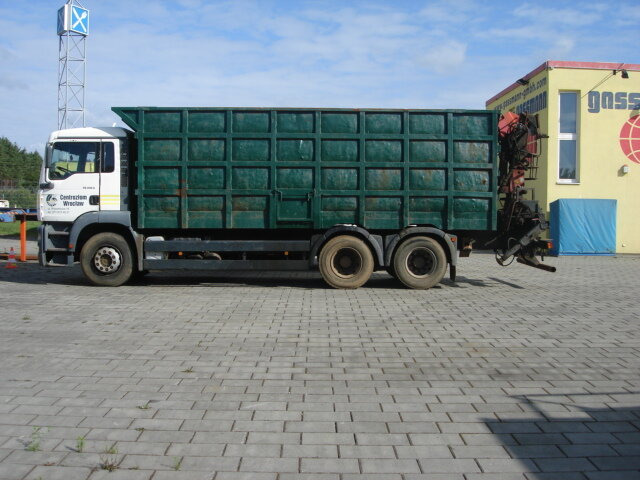 MAN TGA 26.413 BB 6x4 TGA 26.413 BB 6x4 Kran Heckkran Jonsered 1020 - Crane truck, Box truck: picture 1