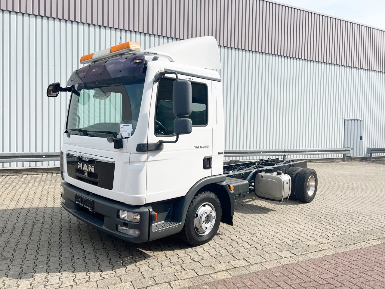 MAN TGL 8.250/340 4X2 BL TGL 8.250/340 4X2 BL, Nebenantrieb, Pumpe - Cab chassis truck: picture 1