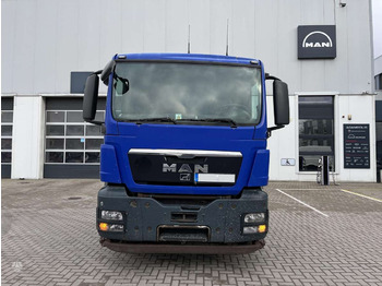 MAN TGS 26.400 6x2-2 LL - Cab chassis truck: picture 2