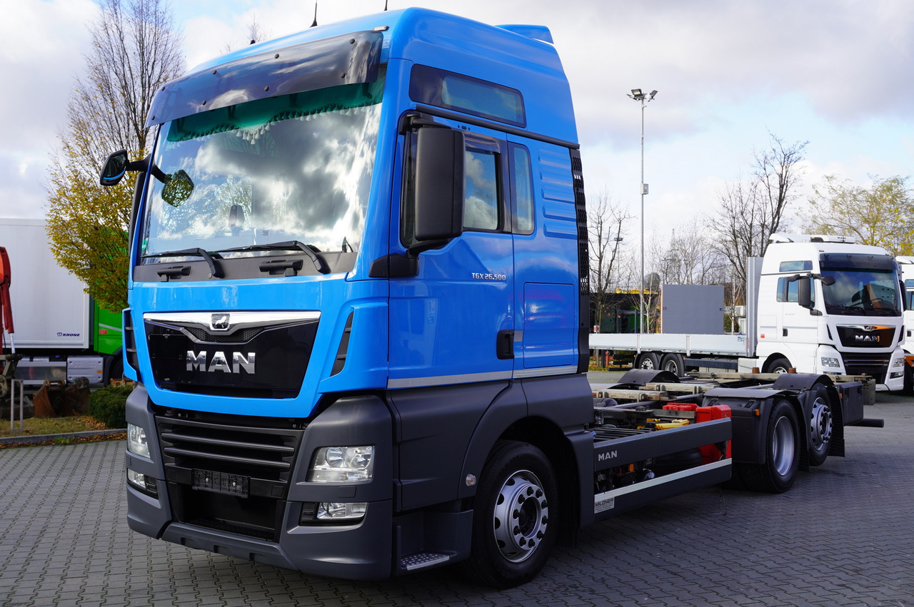 MAN TGX 26.500 6×2 E6 BDF / 2020 - Skip loader truck: picture 1