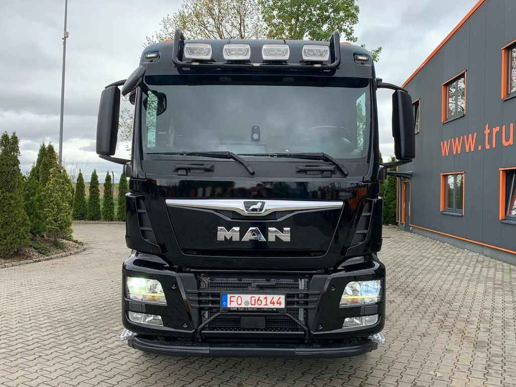Timber truck MAN TGX 33.510 6x4 EURO6 Euro 6 Holztransporter+Kran: picture 2