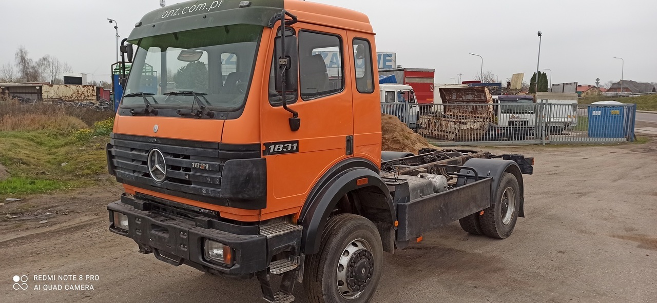 MERCEDES-BENZ 1831 SK 4X4 - Cab chassis truck: picture 1