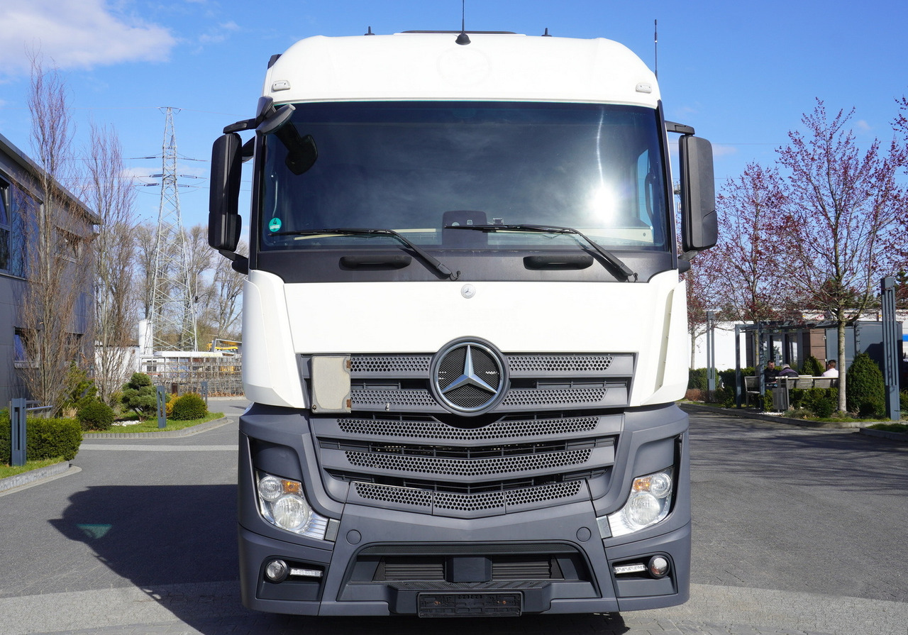MERCEDES-BENZ Actros 2542 Low Deck 6×2 E6 / Chassis / third steering and lifting axle - Cab chassis truck: picture 2