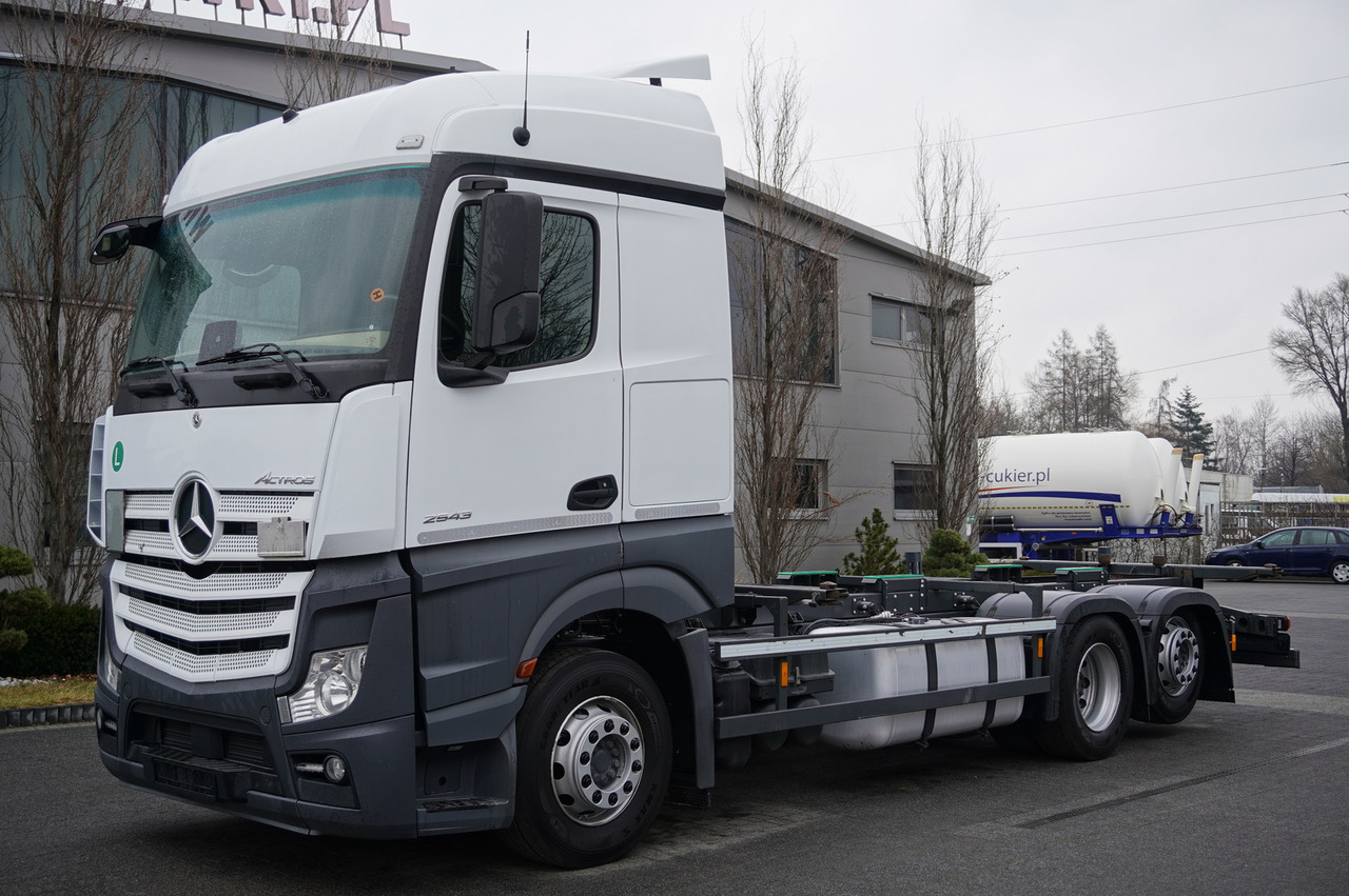 MERCEDES-BENZ Actros 2543 BDF 6×2 Standard - Cab chassis truck: picture 1