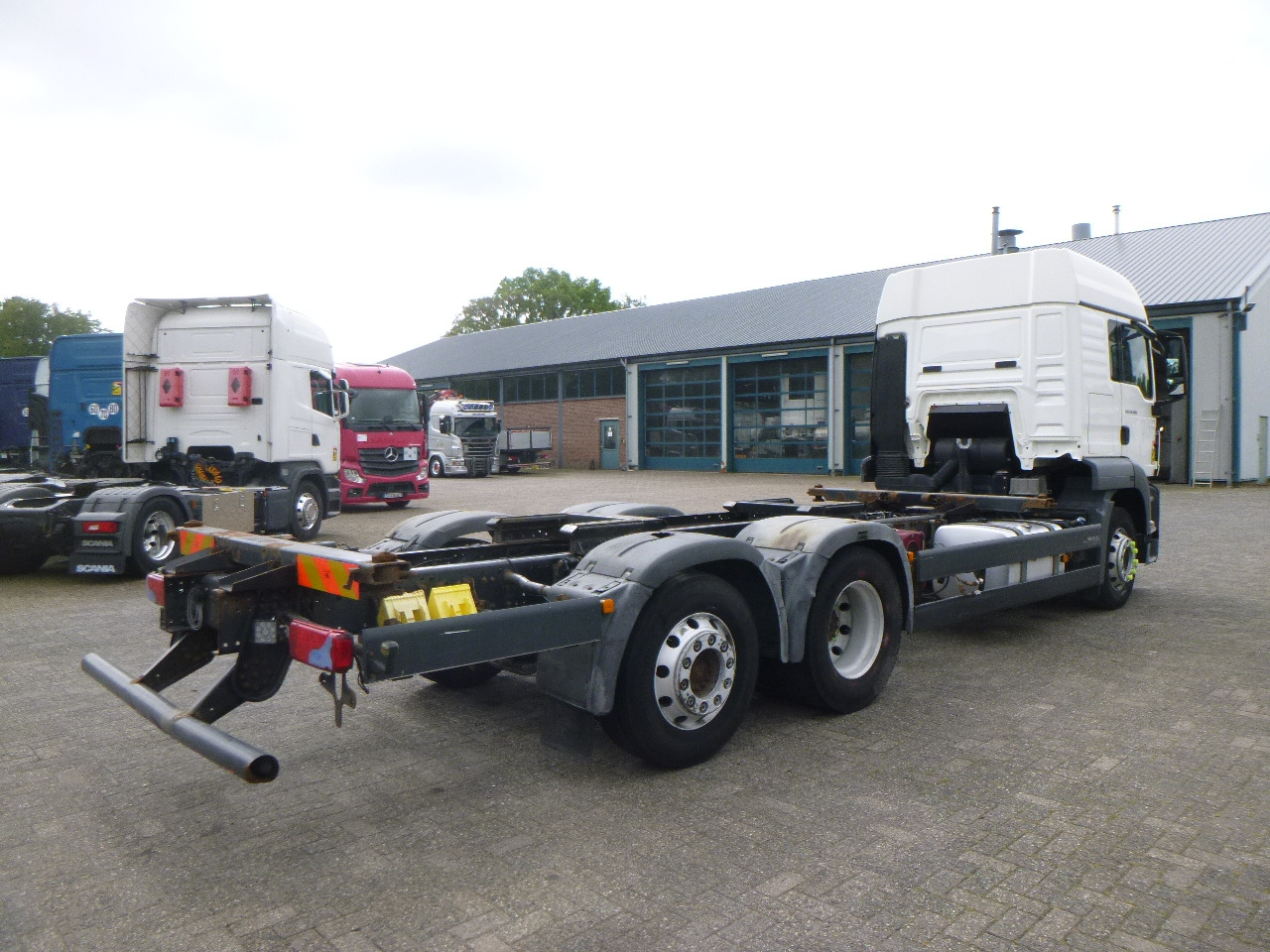 M.A.N. TGS 26.360 Euro 5 6x2 chassis 20 ft + ADR - Cab chassis truck: picture 4
