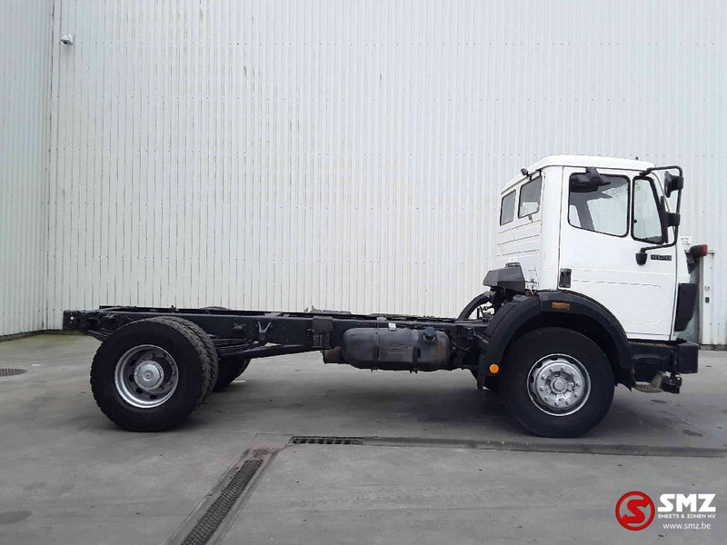 Mercedes-Benz 1820 - Cab chassis truck: picture 4