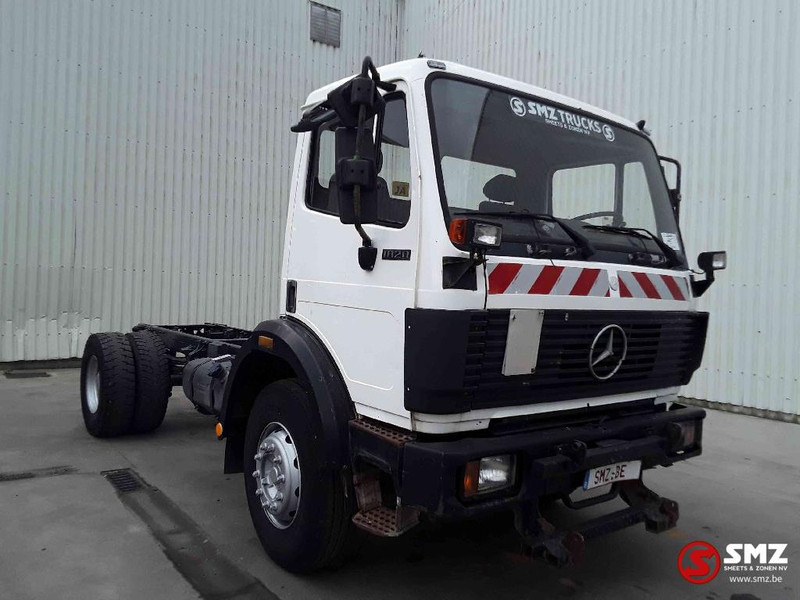 Mercedes-Benz 1820 - Cab chassis truck: picture 1