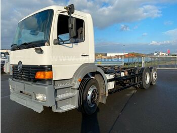 Cab chassis truck Mercedes-Benz 2528 6x2 - Schaltgetriebe- Long Chassis Hydrauli: picture 1