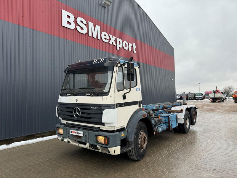 Mercedes-Benz 2531 - Cab chassis truck: picture 1