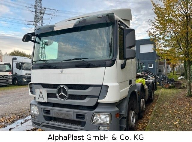 Mercedes-Benz 3241 Actros 8x2 Siloabroller  - Hook lift truck: picture 1