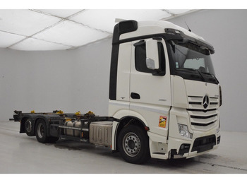 Container transporter/ Swap body truck Mercedes-Benz Actros 2545: picture 3