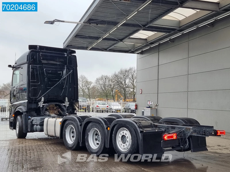 Mercedes-Benz Actros 2663 8X4 Chassis PTO preparation Euro 6 - Cab chassis truck: picture 2