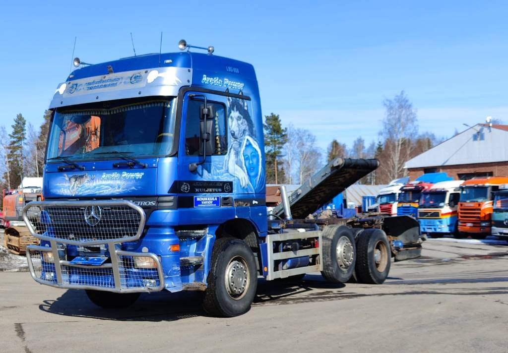 Mercedes-Benz Actros 3253 L  - Cab chassis truck: picture 1