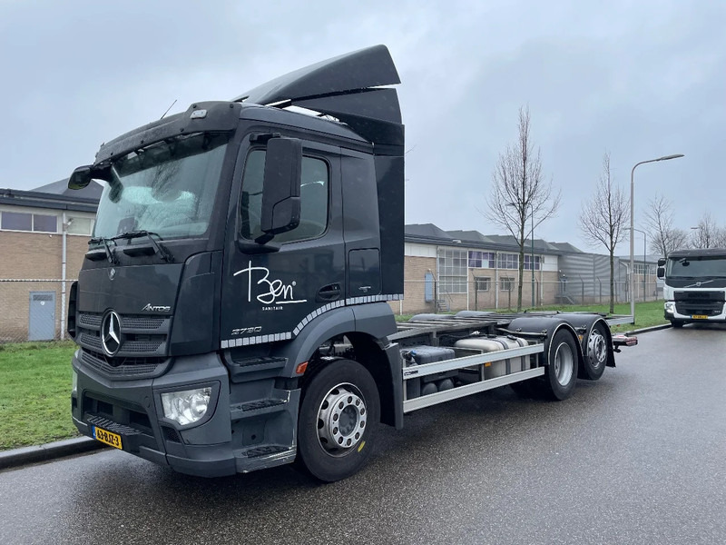 Mercedes-Benz Antos 2730 2017 6X2 - Container transporter/ Swap body truck: picture 1