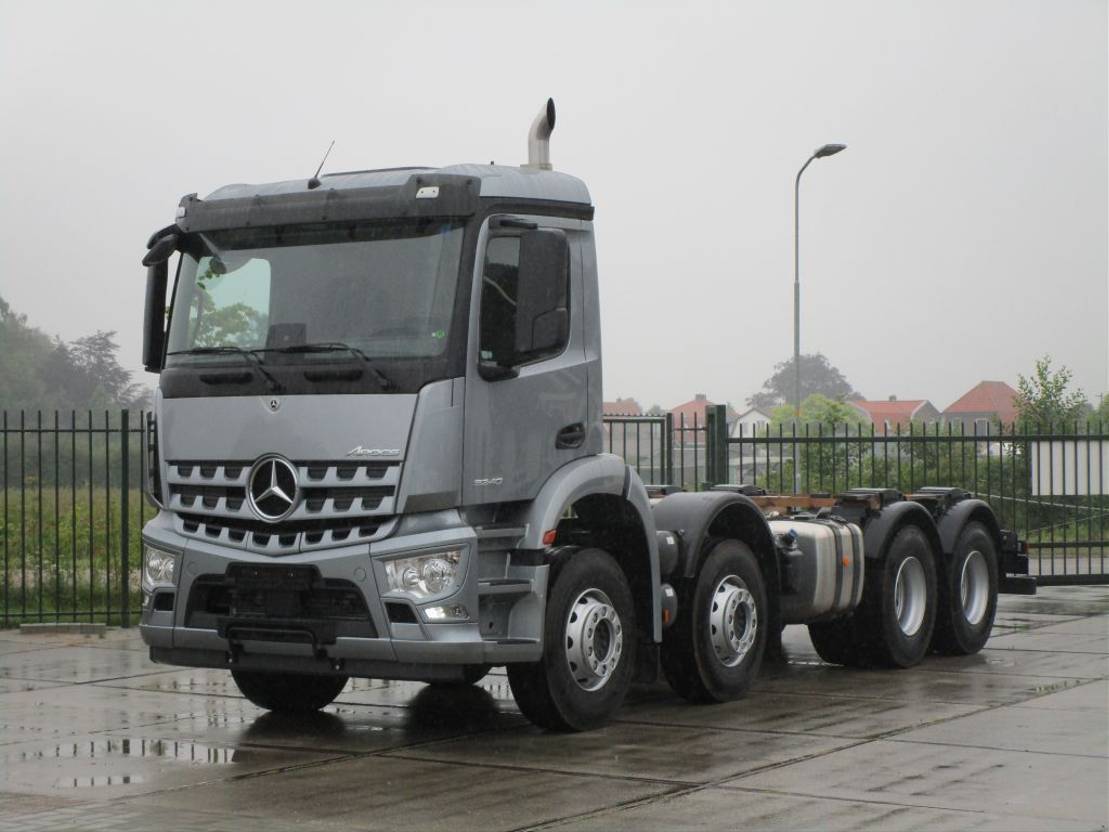 Mercedes-Benz Arocs 3240 8x4 New  - Cab chassis truck: picture 2