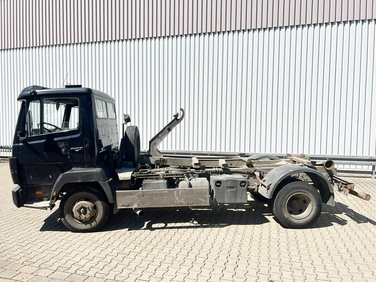 Mercedes-Benz LK 817 4x2 LK 817 4x2, City-Abroller, 6-Zylinder Motor - Hook lift truck: picture 1