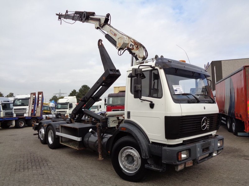 Mercedes-Benz SK 2433 + Semi-Auto + PTO + Serie 14 Crane + 3 pedals - Hook lift truck, Crane truck: picture 3