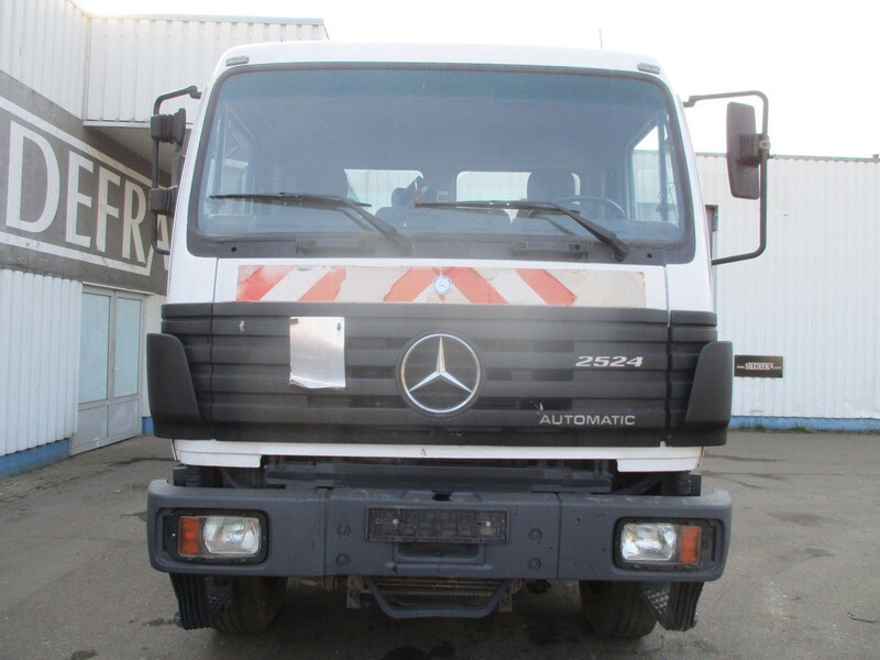 Cab chassis truck Mercedes-Benz SK 2524 , V6 Turbo , Automatic , 6x2: picture 6