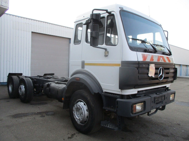 Mercedes-Benz SK 2524 , V6 Turbo , Automatic , 6x2 - Cab chassis truck: picture 4
