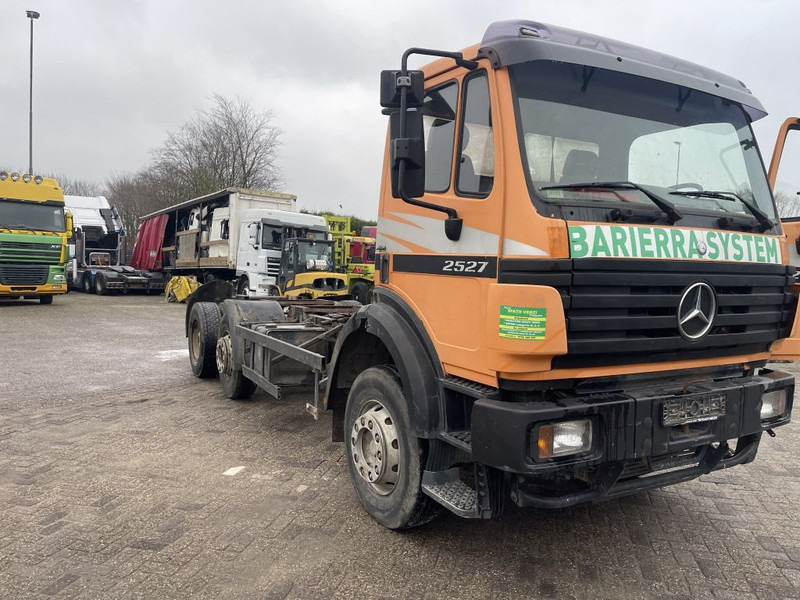 Mercedes-Benz SK 2527 Chassis Truck - Cab chassis truck: picture 1