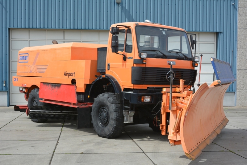 Mercedes SK 2031 4x4x4 Schmidt CJS9 airport sweeper snow plough - Cab chassis truck: picture 1