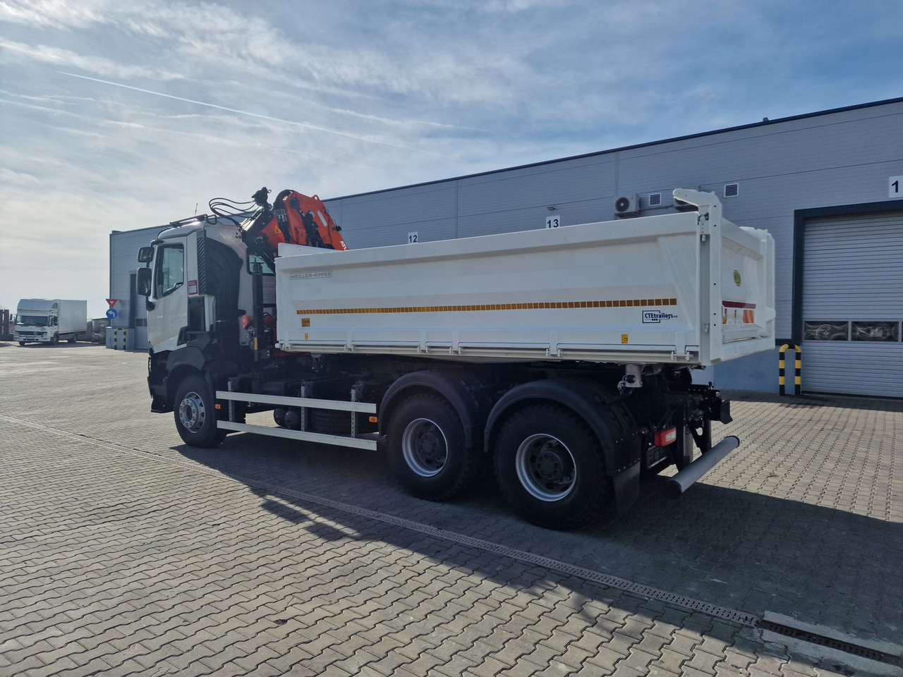 Renault  - Dropside/ Flatbed truck, Crane truck: picture 3