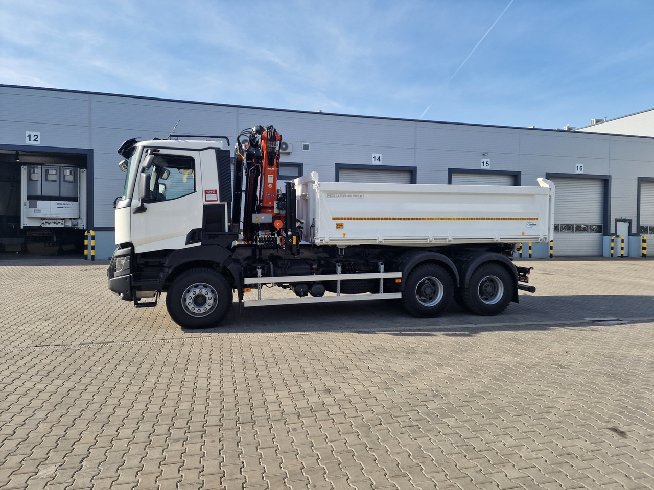 Renault  - Dropside/ Flatbed truck, Crane truck: picture 4