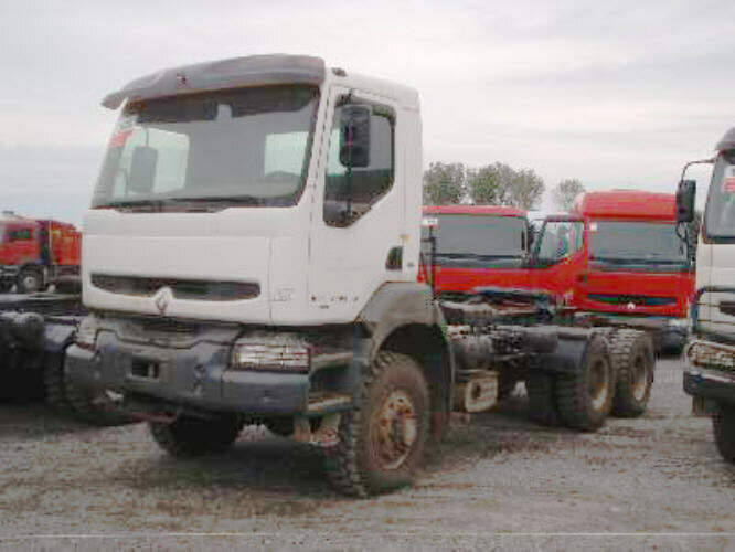 Renault Kerax 350.34 6x6 Kerax 350.34   6x6 - Cab chassis truck: picture 1
