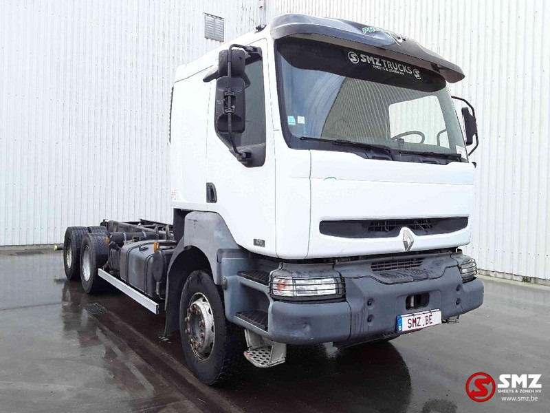 Renault Kerax 370 6x4 Small engine problem - Cab chassis truck: picture 1