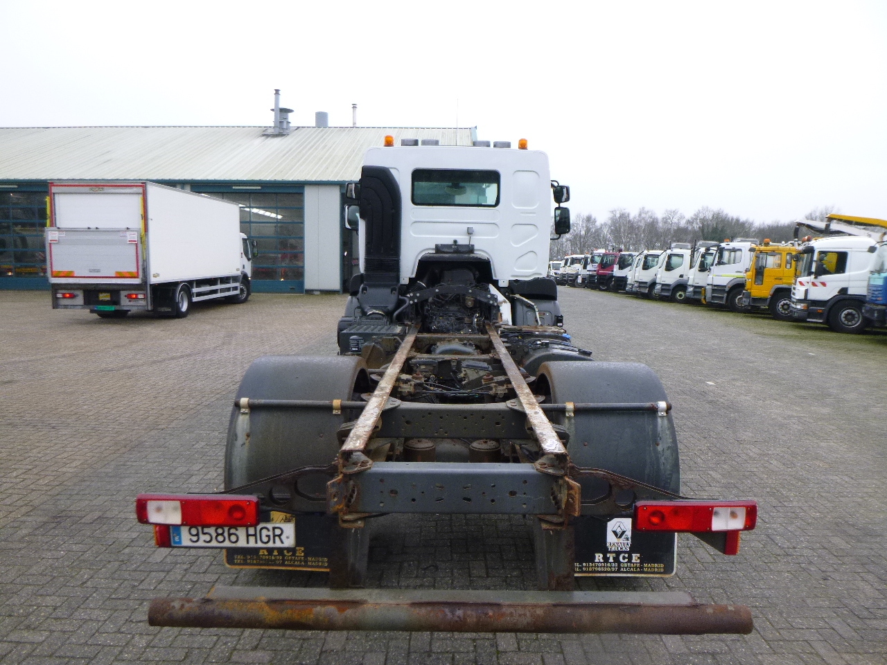 Renault Kerax 380 DXI 4x4 Euro 5 chassis + PTO - Cab chassis truck: picture 5