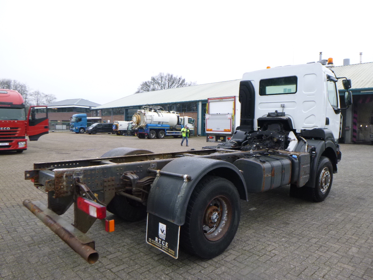 Renault Kerax 380 DXI 4x4 Euro 5 chassis + PTO - Cab chassis truck: picture 4