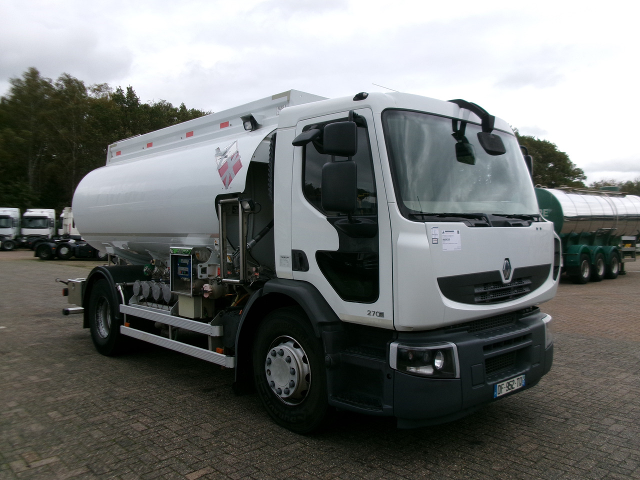 Renault Premium 260 4x2 fuel tank 13.8 m3 / 4 comp - Tank truck: picture 2