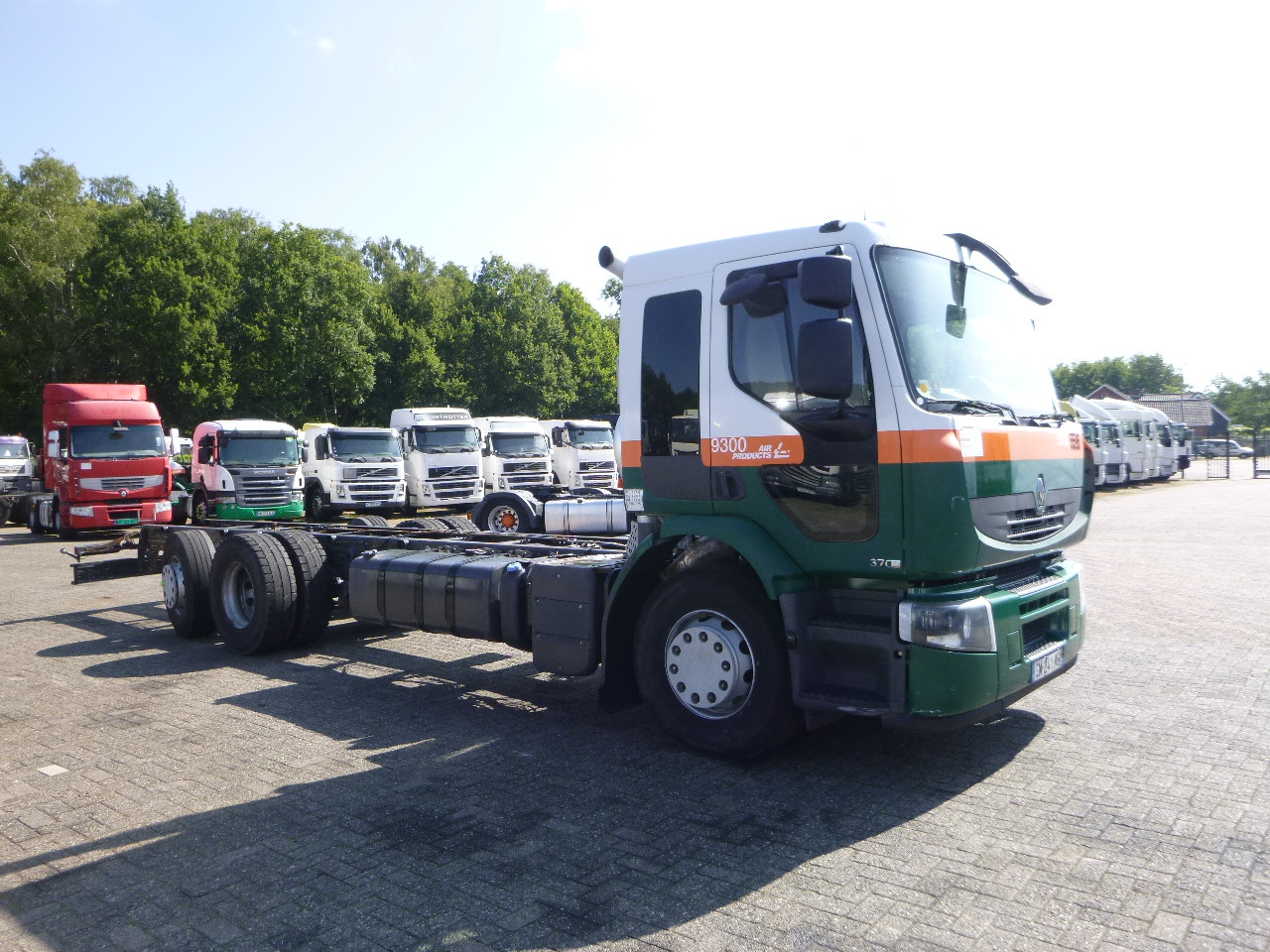 Renault Premium Lander 370 6x2 chassis + ADR - Cab chassis truck: picture 2