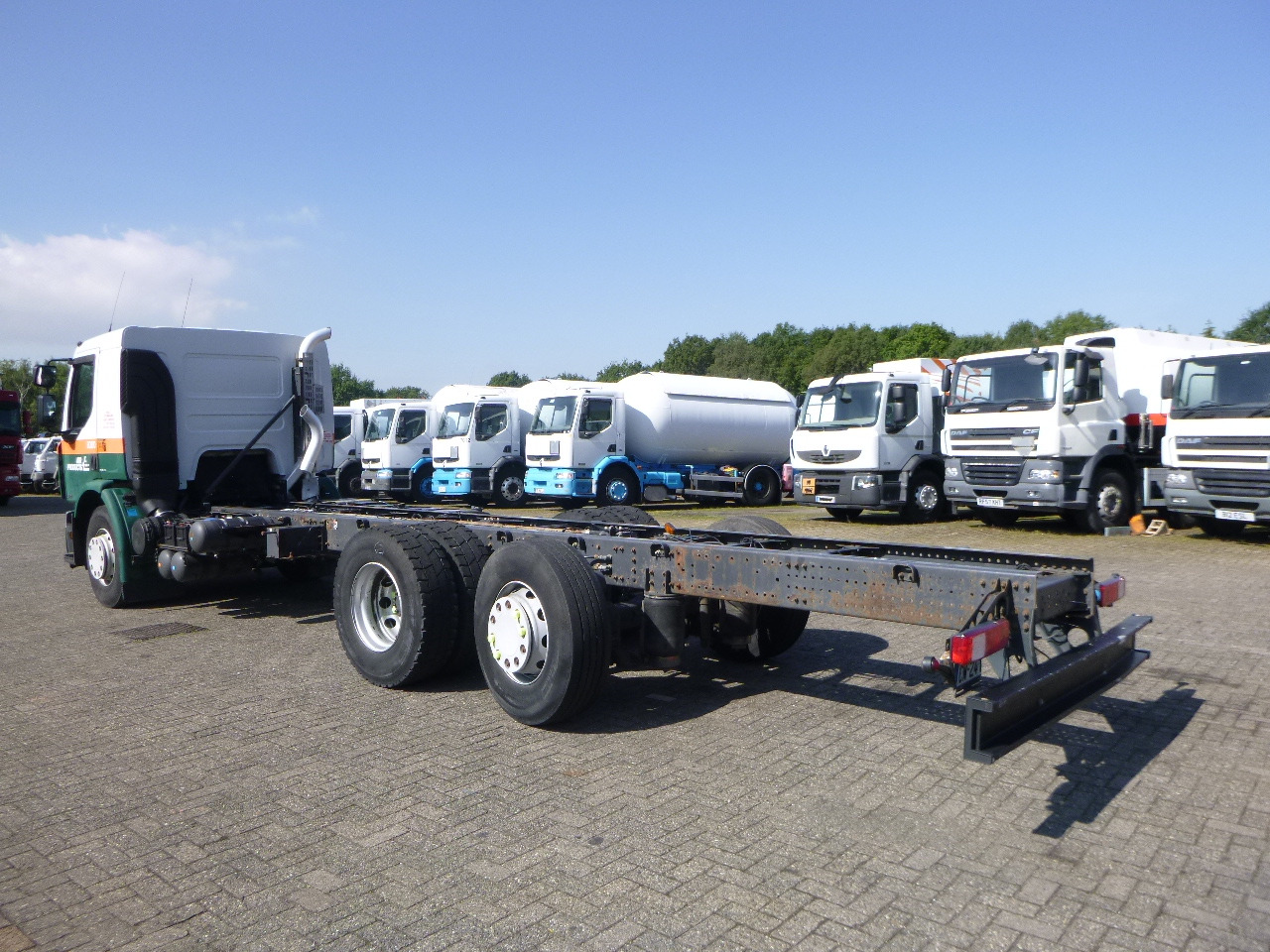 Renault Premium Lander 370 6x2 chassis + ADR - Cab chassis truck: picture 4