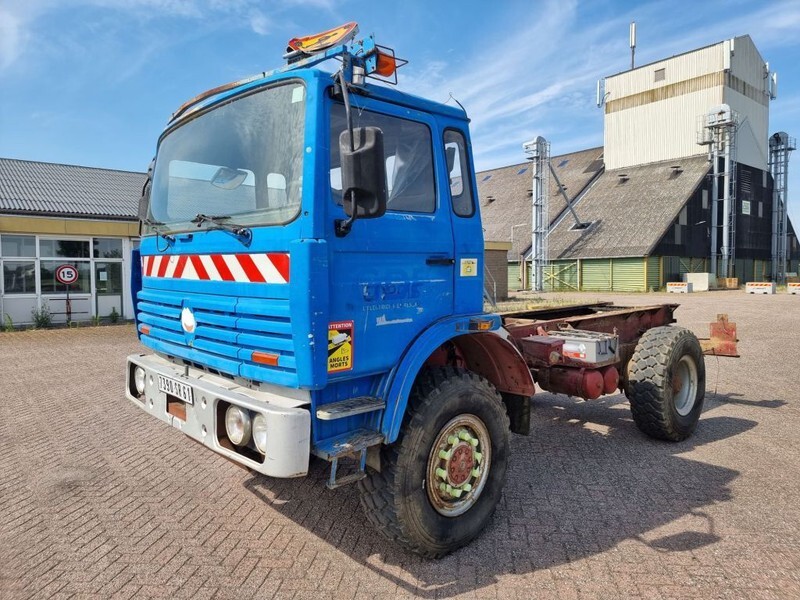 Renault Thomas 4x4 - Cab chassis truck: picture 1