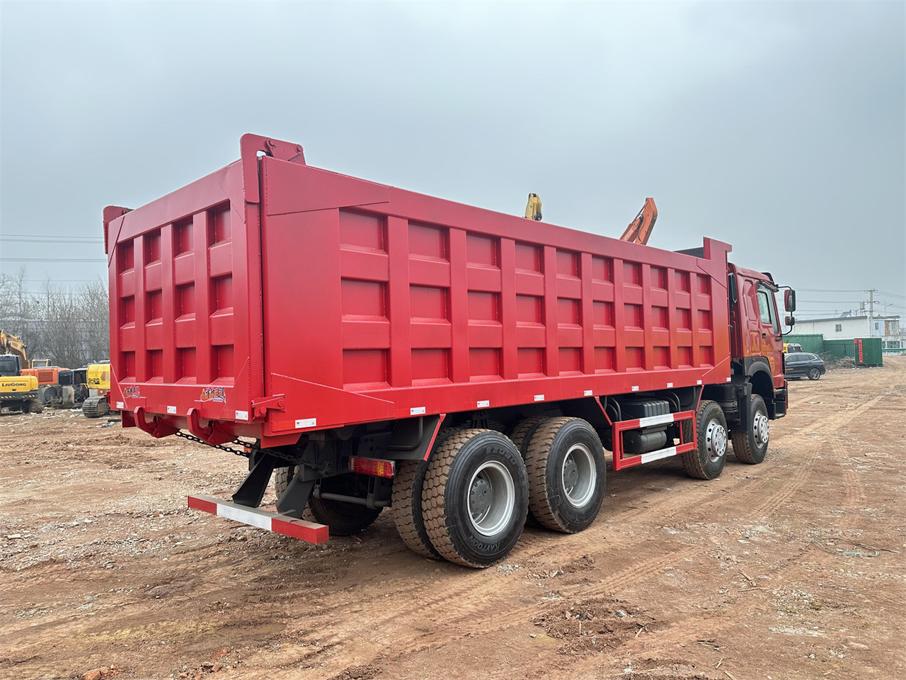 Tipper for transportation of silos SINOTRUK HOWO 371: picture 8