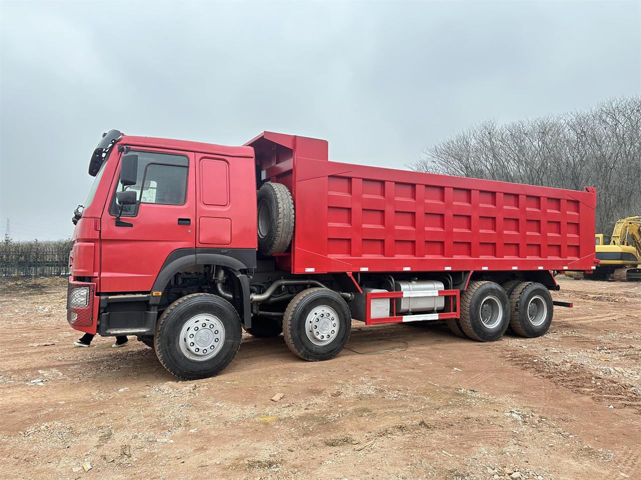 Tipper for transportation of silos SINOTRUK HOWO 371: picture 3