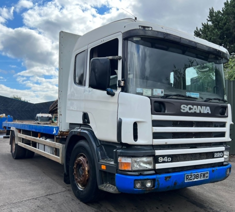 Scania 94 - Dropside/ Flatbed truck: picture 1
