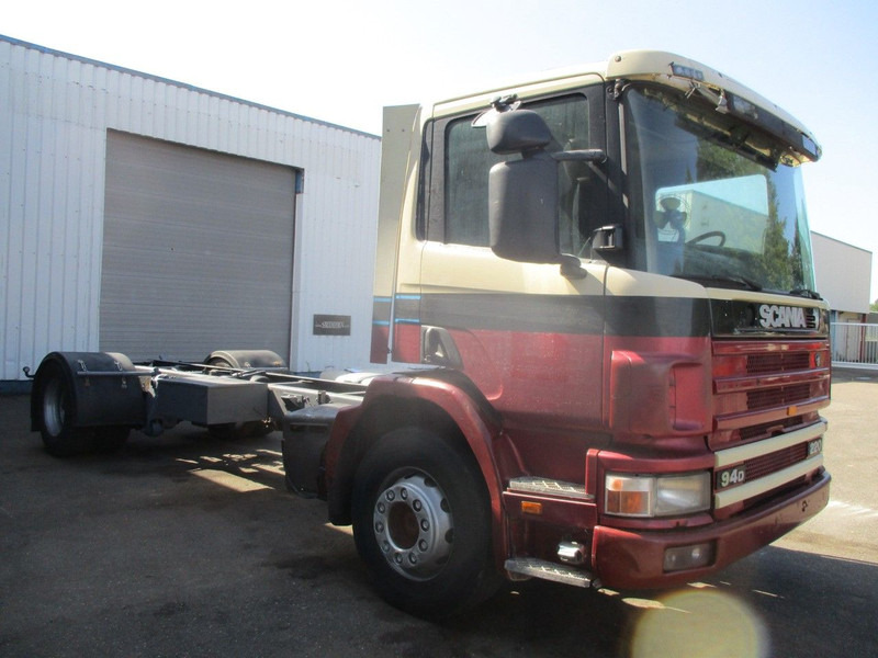 Scania 94D 220 , Manual Gearbox and Feulpump - Cab chassis truck: picture 4