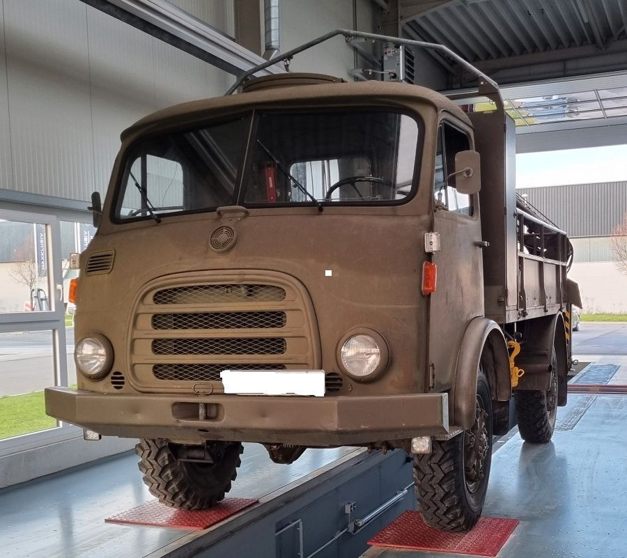 Steyr A 680 G Geländewagen - Dropside/ Flatbed truck, Crane truck: picture 1