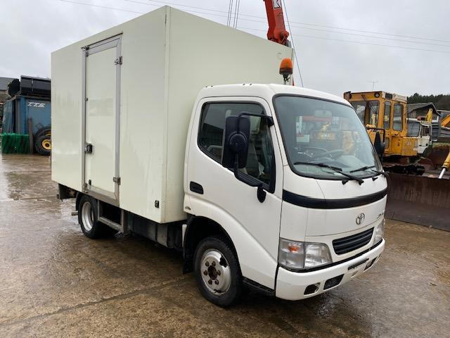 Toyota Dyna  - Box truck: picture 2